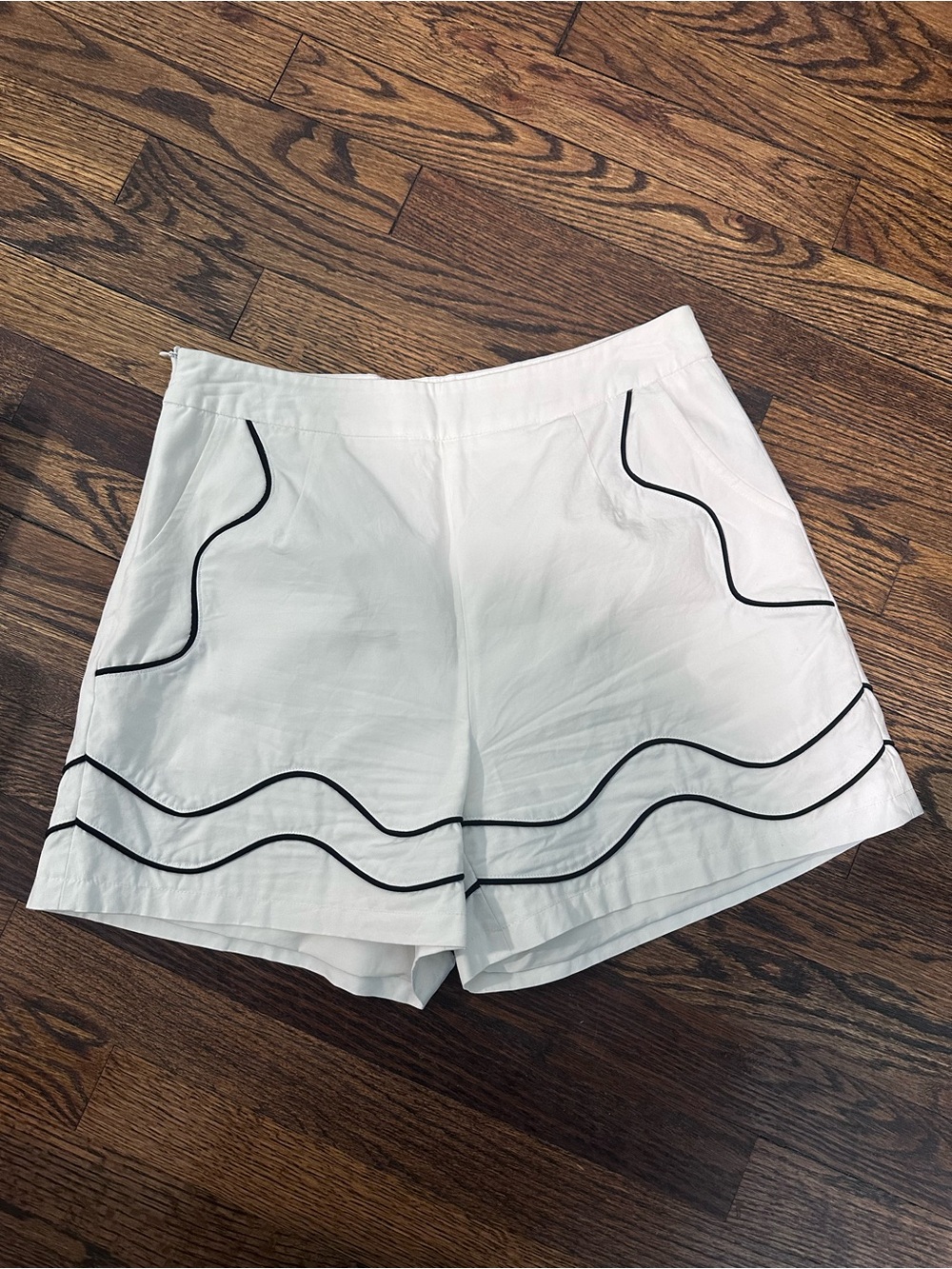 Yllw The Label White Women's Shorts with Black Piping with pockets